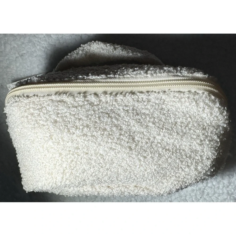 Qty 4-Vivitar Cosmetic Pouch Bag Beige Fleece Fluffy 8x4x5 NWT‎